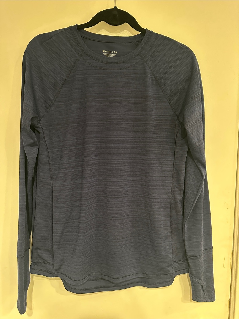 Athleta Space Dye Navy Long Sleeve Crew Performance Top, size M.